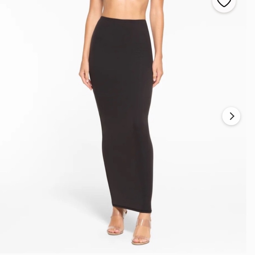 SKIMS Fits everybody long skirt